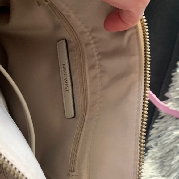 NWT Nine West Bowie Cream and Tan Patterned Shoulder Bag - Picture 4 of 5